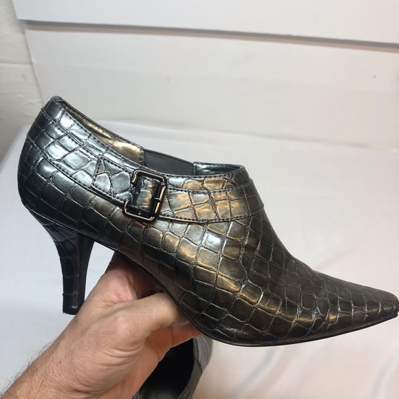 Women’s Anne Klein Iflex Wincell Pewter SZ 9 M Booties Croc Design With Buckle